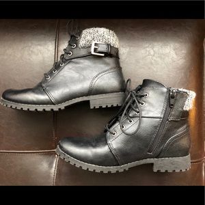 3 for 12.00 🎉Big girl size 4 combat boots black